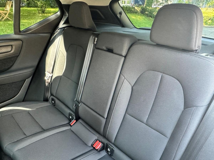 Volvo XC40 B4 AWD MOMENTUM REZERVACE 2.0 Momentum