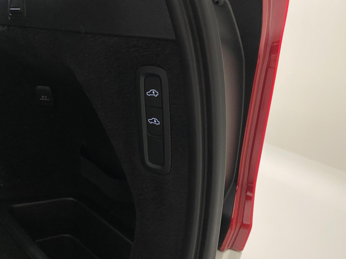 Volvo XC90 B6 AWD R-DESIGN REZERVACE