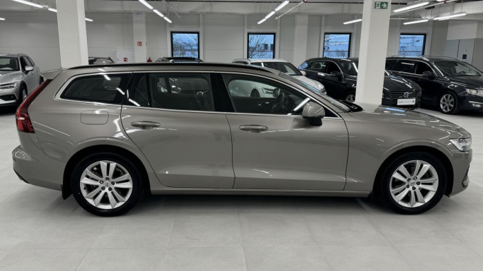 Volvo V60 B4 MOMENTUM AUT REZERVACE 2.0 Momentum