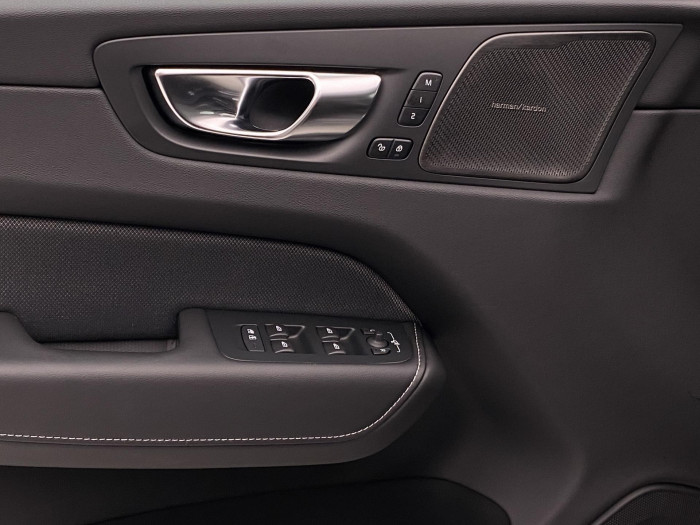 Volvo XC60 B5 AWD PLUS BLACK EDITION AUT