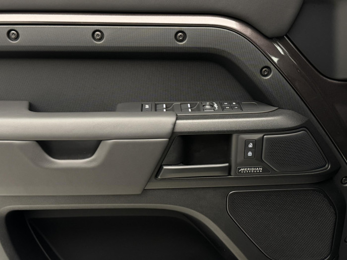 Land Rover Defender OCTA P635