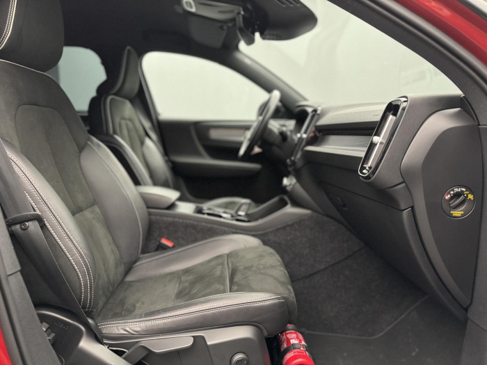 Volvo XC40 T3 R-DESIGN AUT REZERVACE