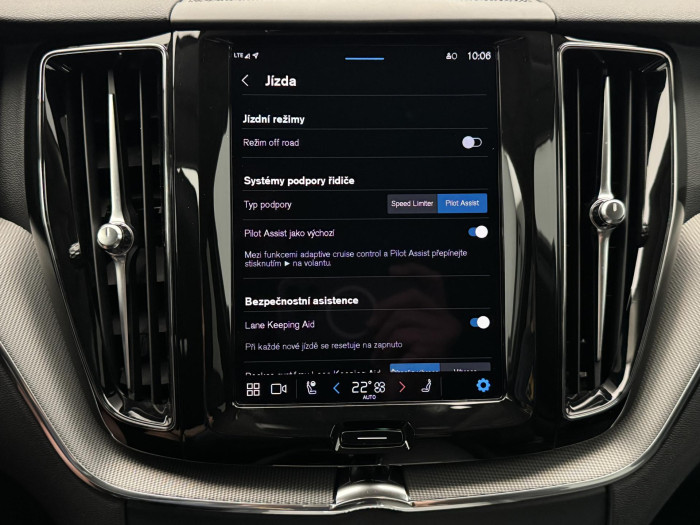 Volvo XC60 B4 AWD DARK PLUS REZERVACE