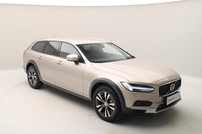 Volvo V90 CC B4 AWD CORE AUT REZERVACE 2.0 CC CC