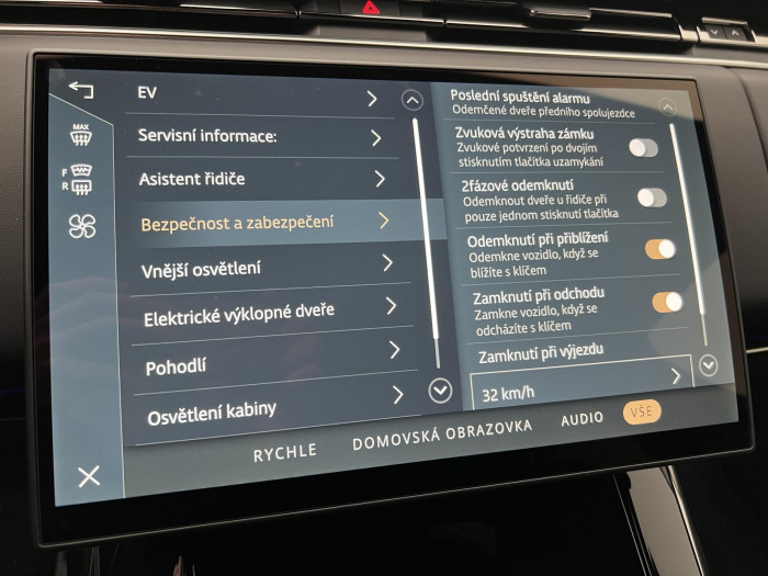 Land Rover Range Rover Sport P550e AUTOBIOGRAPHY REZERVACE