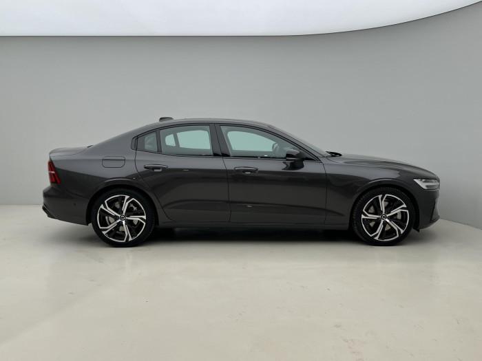 Volvo S60 B5 AWD ULTIMATE DARK AUT 1.maj