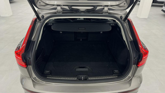 Volvo V60 B4 MOMENTUM AUT REZERVACE 2.0 Momentum