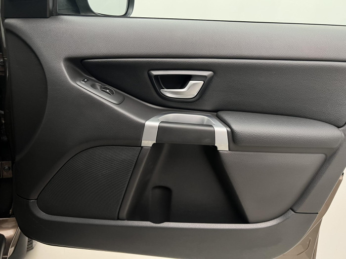 Volvo XC90 D5 AWD SUMMUM 7MÍSTNÁ AUT 2.4 d Summum