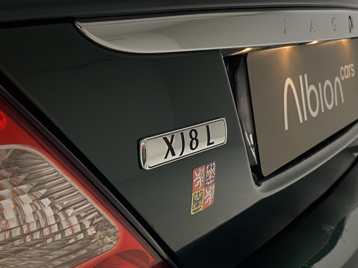 Jaguar XJ 4.2 V8 L EXECUTIVE AUT 1.maj 4.2 V8 Executive
