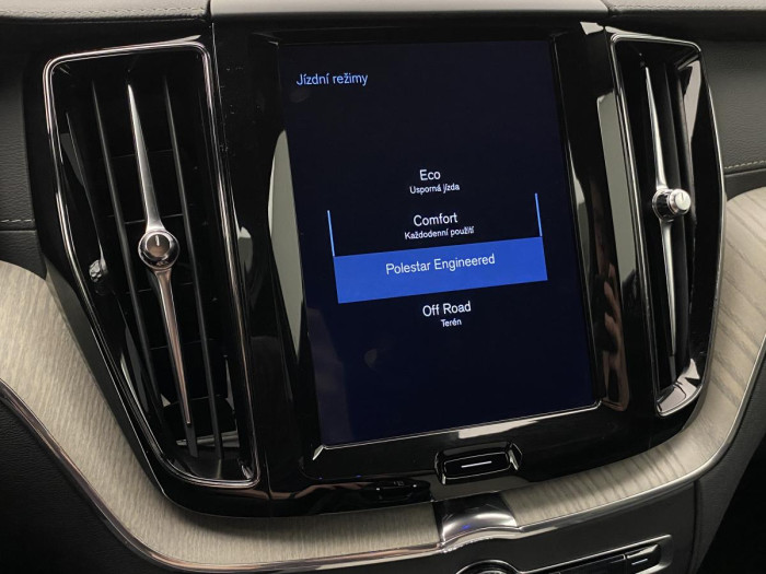Volvo XC60 T5 AWD INSCRIPTION REZERVACE
