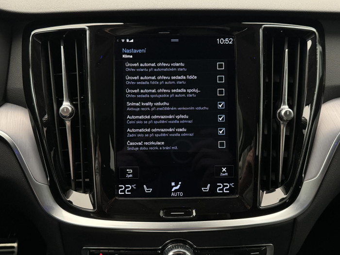 Volvo V60 B4 MOMENTUM PRO AUT CZ 1.maj. 2.0 Momentum