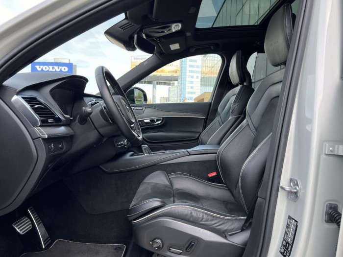 Volvo XC90 B5 AWD R-DESIGN 7MÍSTNÁ Aut