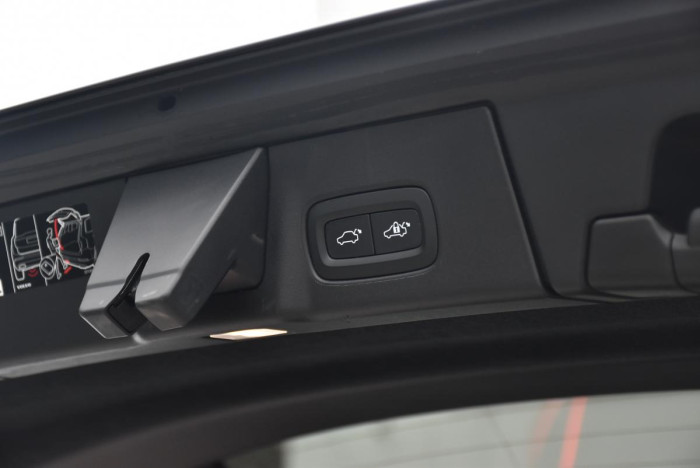 Volvo V90 CC D4 MOMENTUM REZERVACE 2.0 d CC CC Momentum