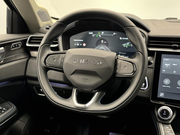 Lynk & Co 01 PHEV DCT AUT 1.maj