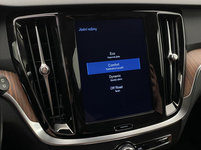 Volvo V60 CC D4 AWD PRO REZERVACE 2.0 d CC CC