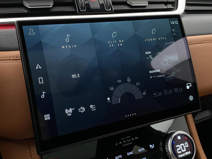 Jaguar F-Pace D200 AWD R-DYNAMIC REZERVACE 2.0 d Dynamic