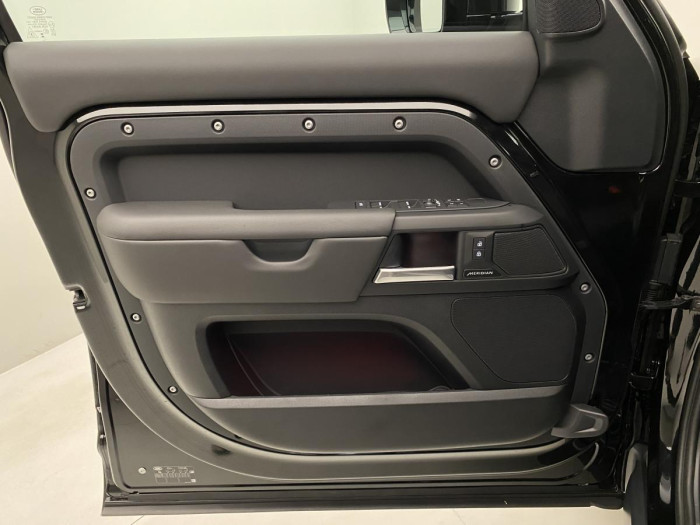 Land Rover Defender 130 D300 OUTBOUND 3.0 d