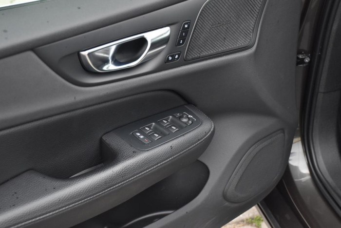 Volvo V60 T8 AWD RECHARGE REZERVACE