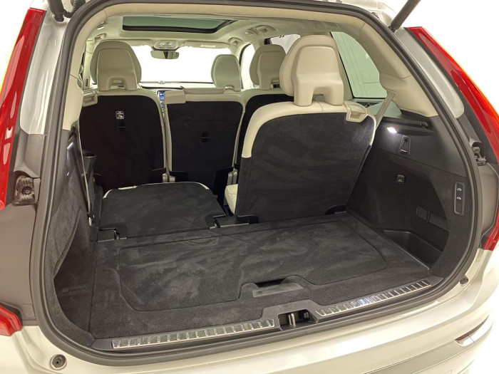 Volvo XC90 B5 AWD ULTIMATE REZERVACE