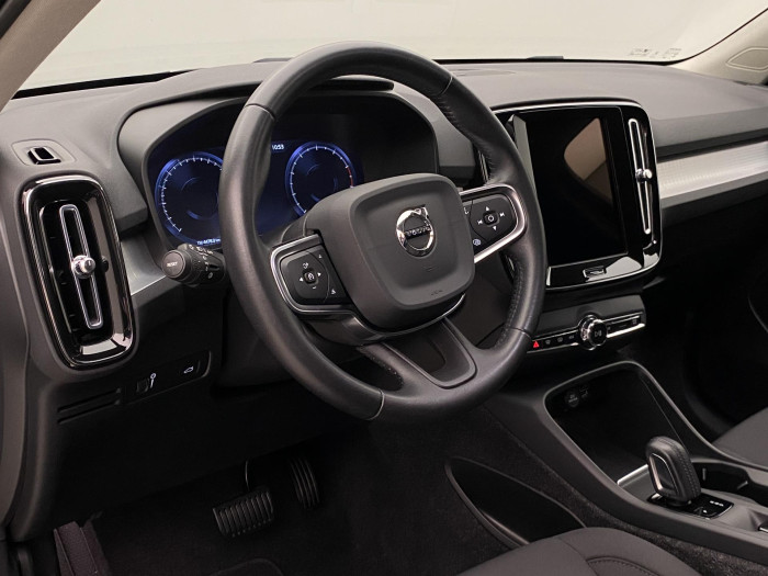 Volvo XC40 B4 AWD MOMENTUM REZERVACE 2.0 Momentum