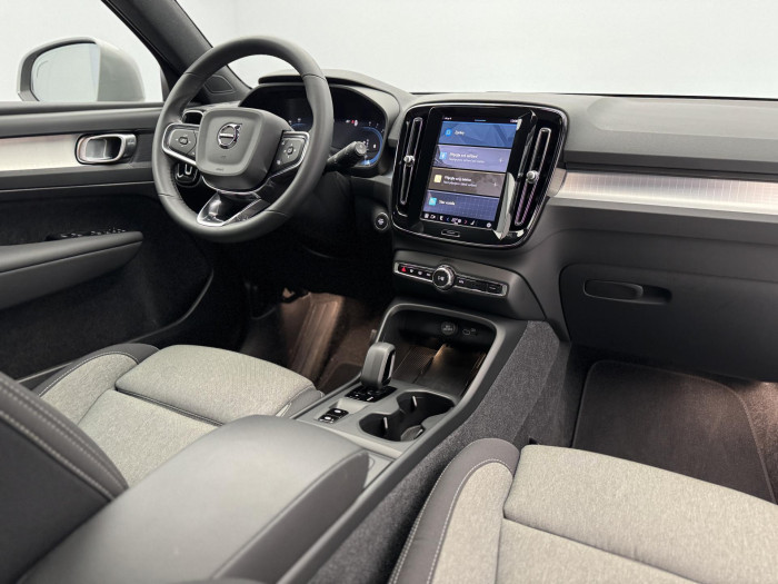 Volvo XC40 B4 PLUS DARK AUT 1. maj