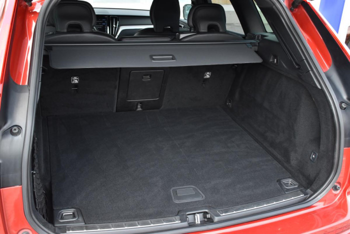 Volvo XC60 B5 AWD R-Design AUT 1.maj.