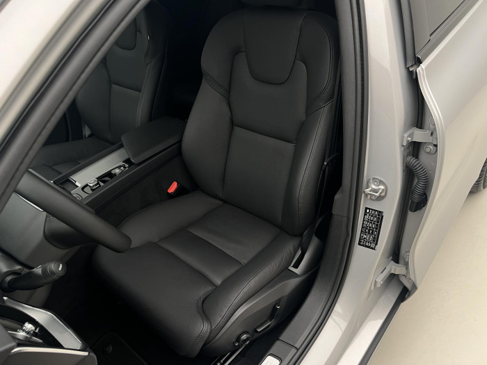 Volvo V60 B4 PLUS DARK AUT 1.maj.
