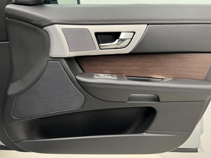 Jaguar XF 3.0 V6D LUXURY AUT CZ 3.0 d Luxury