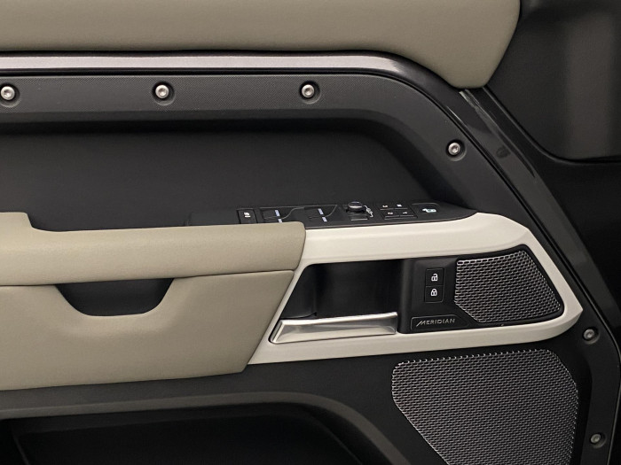 Land Rover Defender 110 D250 SE AWD AUT REZERVACE 3.0 d SE