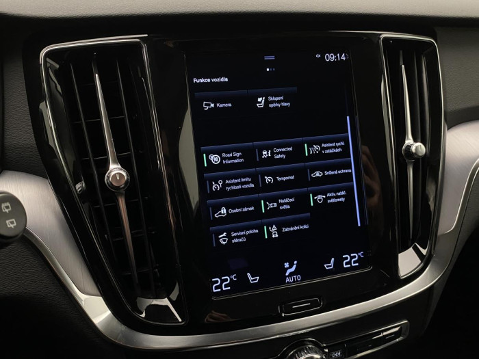 Volvo V60 B4 MOMENTUM AUT REZERVACE 2.0 Momentum