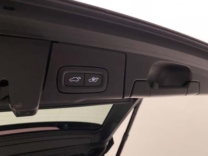 Volvo XC60 B5 AWD INSCRIPTION REZERVACE