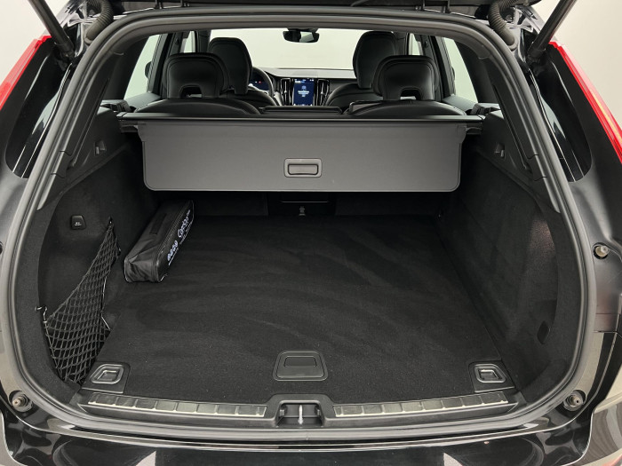 Volvo XC60 B5 AWD R-DESIGN AUT