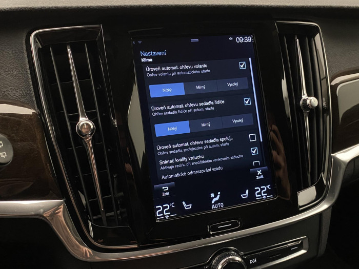 Volvo V90 T4 MOMENTUM AUT REZERVACE 2.0 Momentum