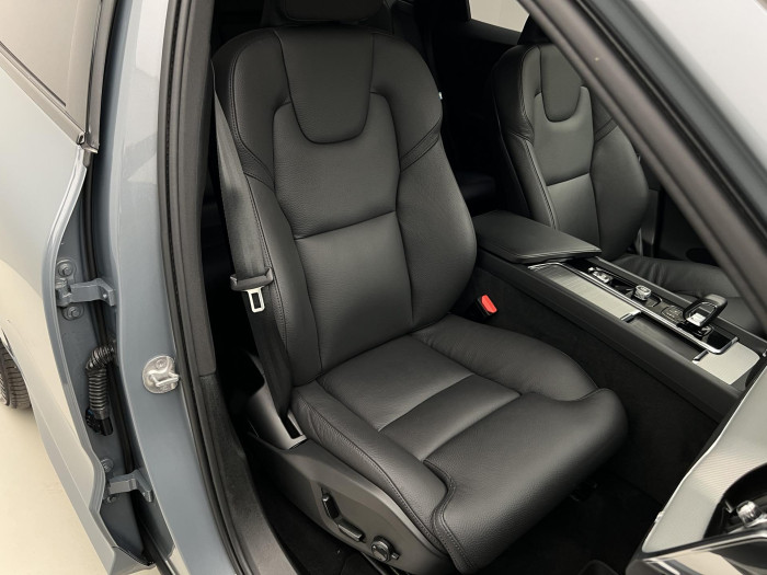 Volvo XC60 B4 AWD PLUS DARK AUT 1.maj.