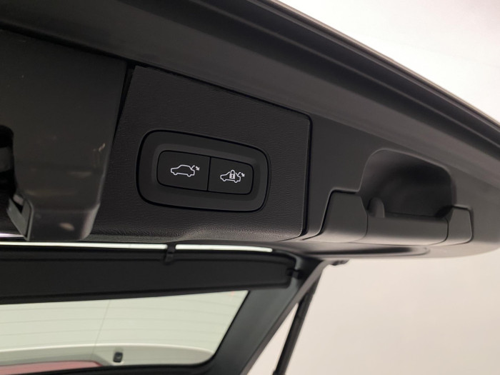 Volvo XC60 B4 AWD PLUS DARK AUT CZ