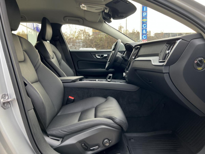 Volvo V60 CROSS COUNTRY B4 AWD Aut 1.maj