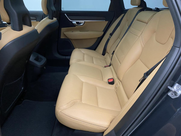 Volvo V90 CC D4 AWD MOMENTUM REZERVACE 2.0 d CC CC Momentum