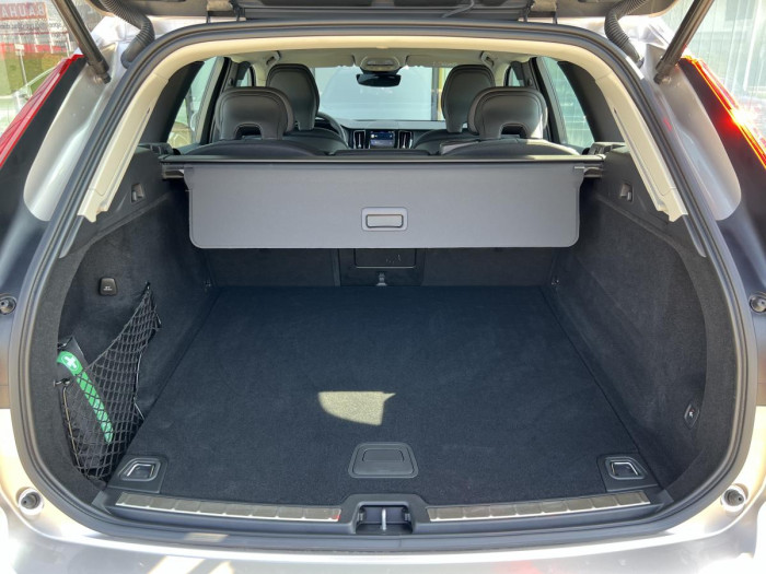 Volvo XC60 B4 AWD CORE Aut 1.maj.