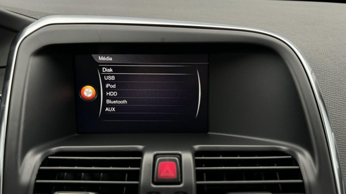 Volvo XC60 D4 AWD MOMENTUM REZERVACE 2.4 d Momentum