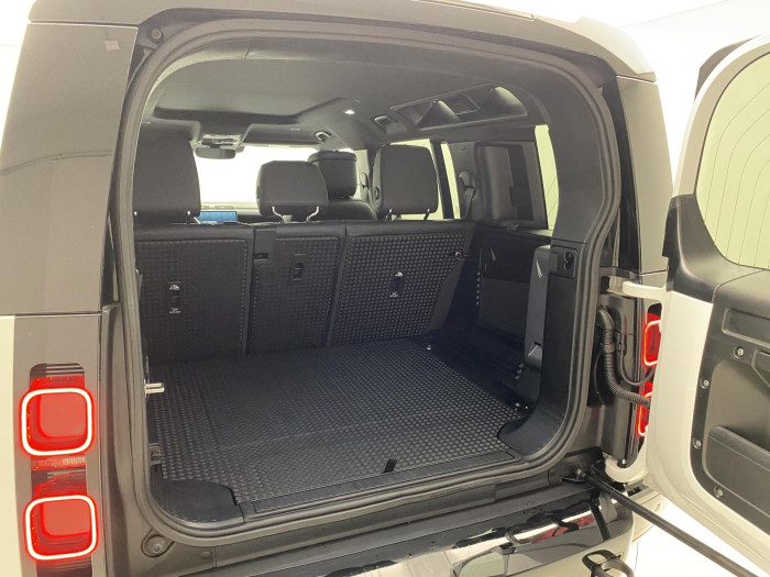 Land Rover Defender 110 D300 X-DYNAMIC HSE AWD AUT 3.0 d Dynamic