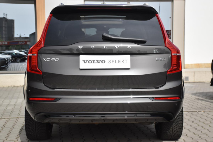 Volvo XC90 B6 AWD ULTIMATE DARK 7Míst