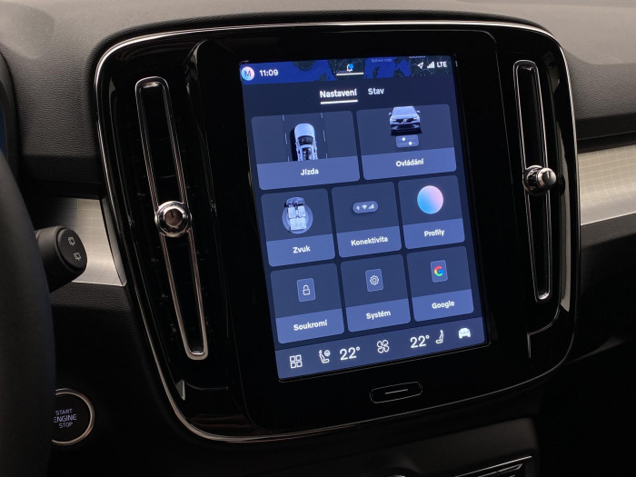 Volvo XC40 B3 DARK PLUS AUT CZ