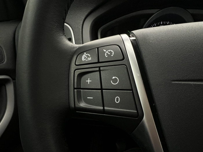 Volvo V40 T2 BLACK EDITION 1.maj. 2.0 Edition