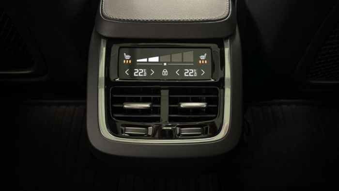 Volvo XC90 B5 AWD ULTIMATE DARK REZERVACE