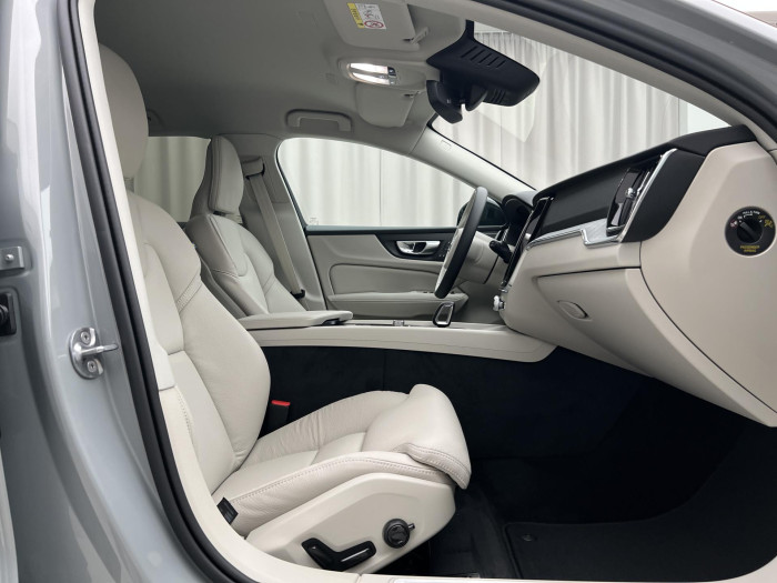 Volvo V60 B4 DARK PLUS