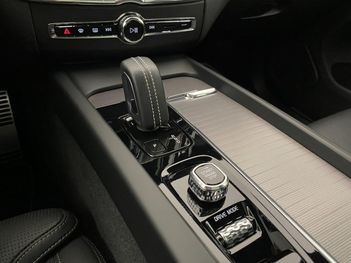 Volvo XC60 B5 AWD R-DESIGN AUT