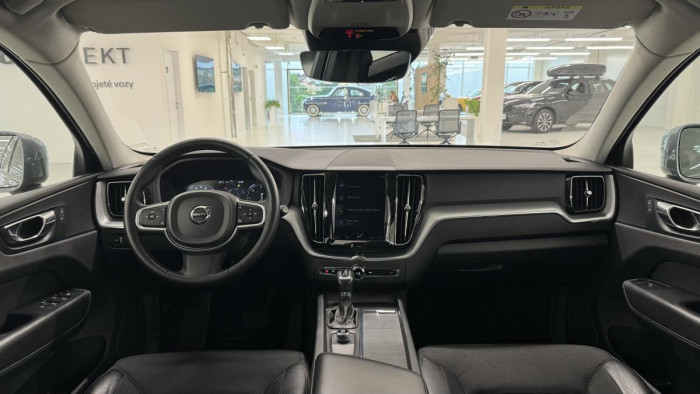 Volvo XC60 D4 AWD MOMENTUM REZERVACE 2.0 d Momentum