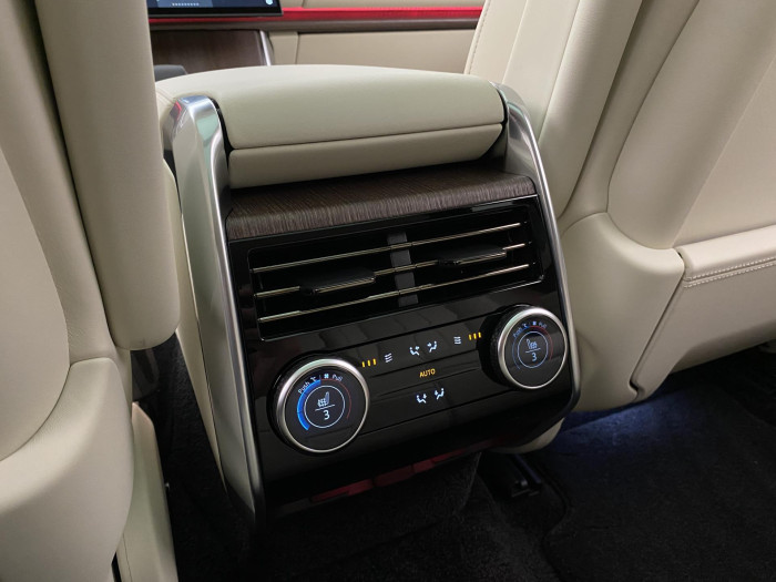 Land Rover Range Rover P550e AUTOBIOGRAPHY SWB