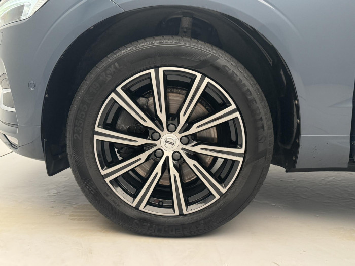 Volvo XC60 B4 AWD MOMENTUM CZ 1.maj 2.0 Momentum