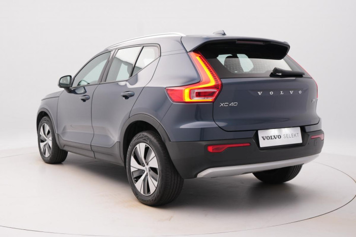 Volvo XC40 B4 AWD MOMENTUM REZERVACE 2.0 Momentum